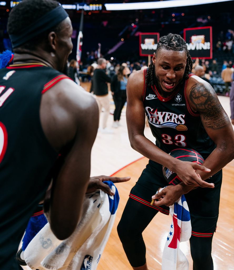 C7电子-乔治替身是他？72万锋线背靠背轰42+17 赛场舞蹈引爆费城球馆