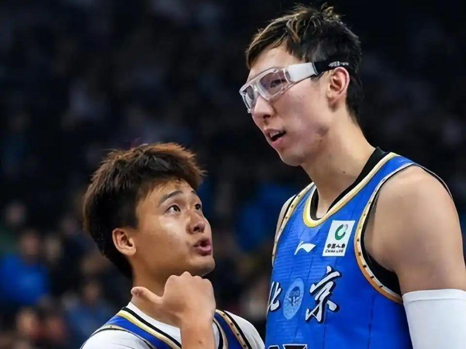 进攻篮板6比17！北京花1亿买的中锋，护框能力体现在哪？